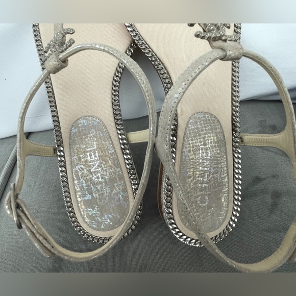 Chanel Silver Metallic Thong Sandals with Chain Details and Diamanté CC - Picture 6 of 14